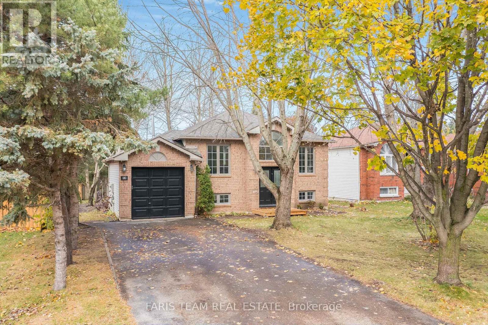 54 ACORN CRES