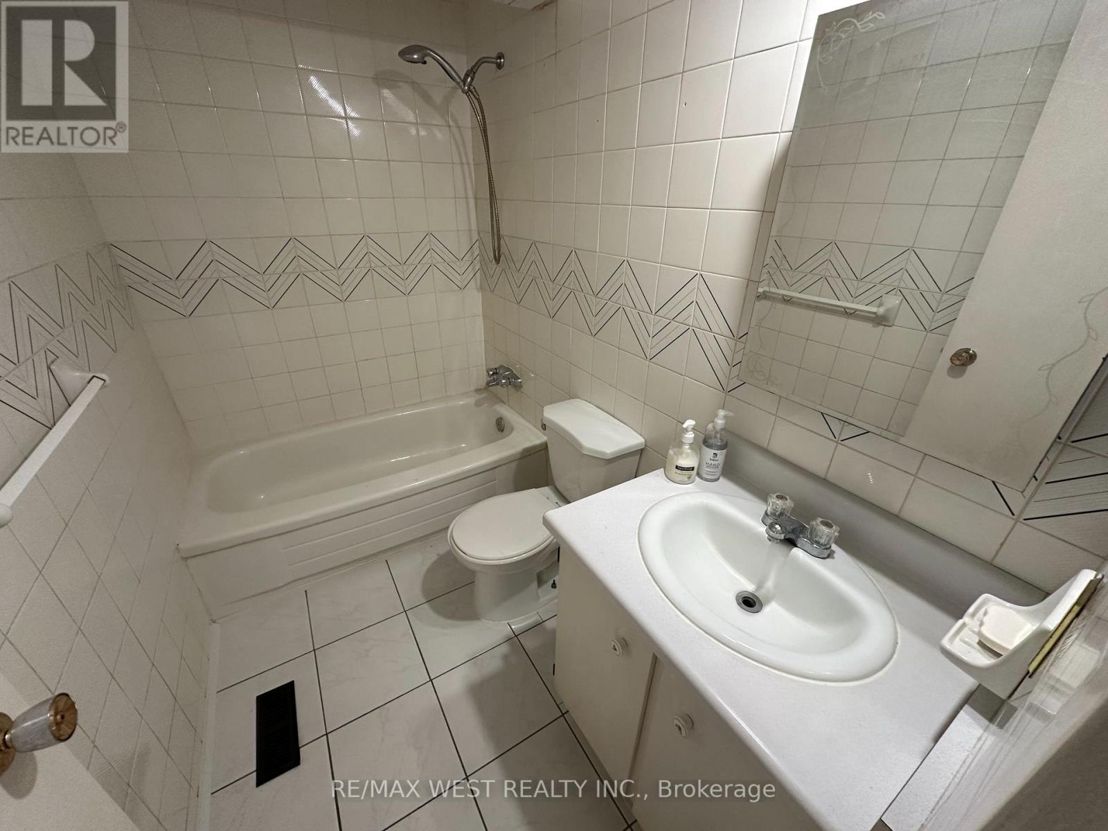 #UPPER -241 LETITIA ST