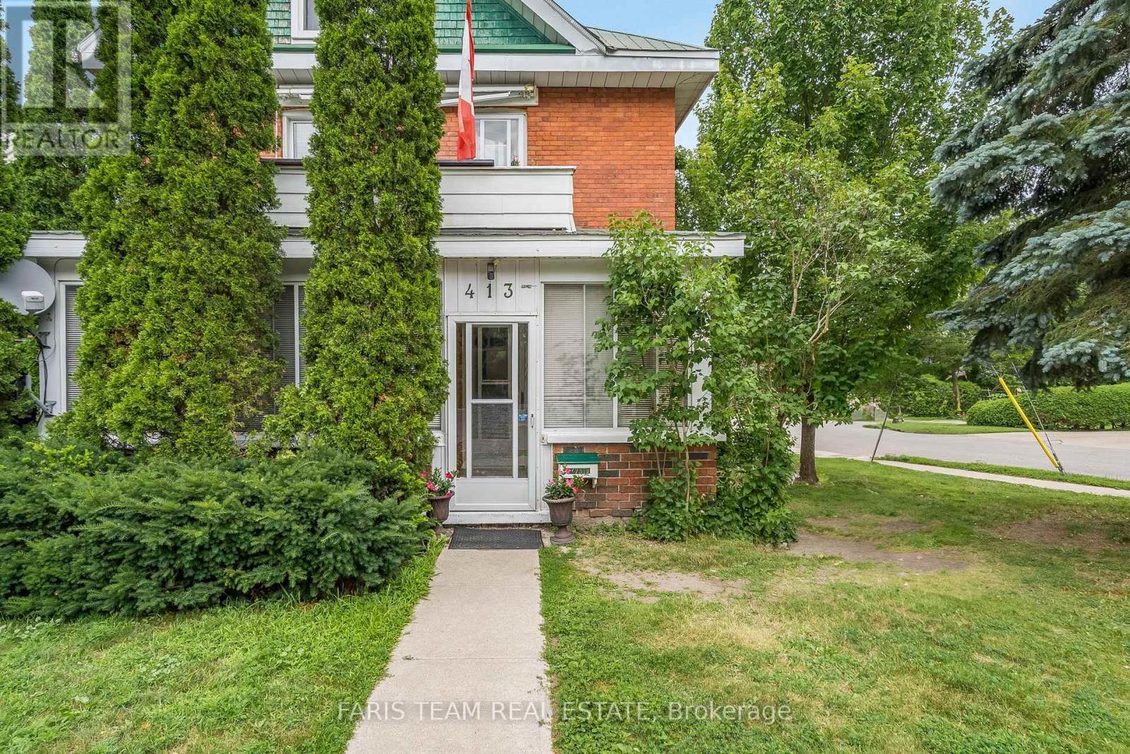 413 QUEEN ST