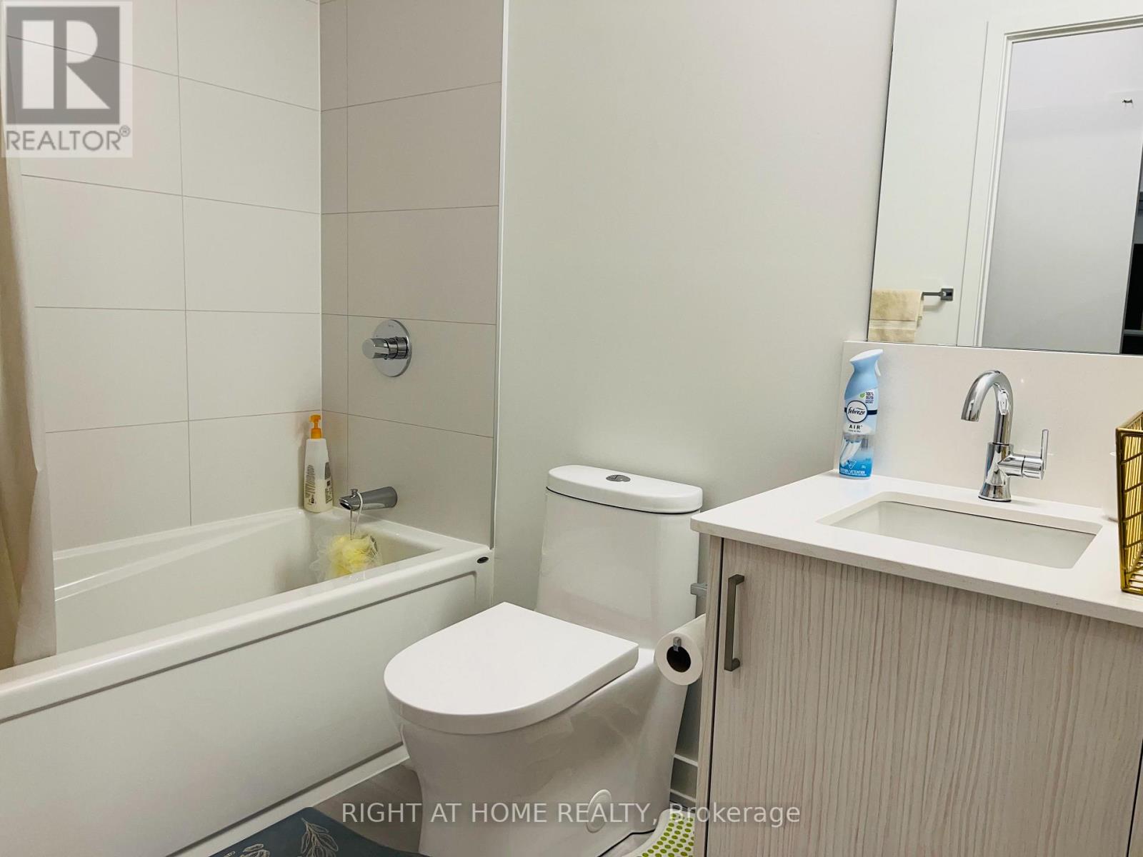 #315 -681 YONGE ST, #315