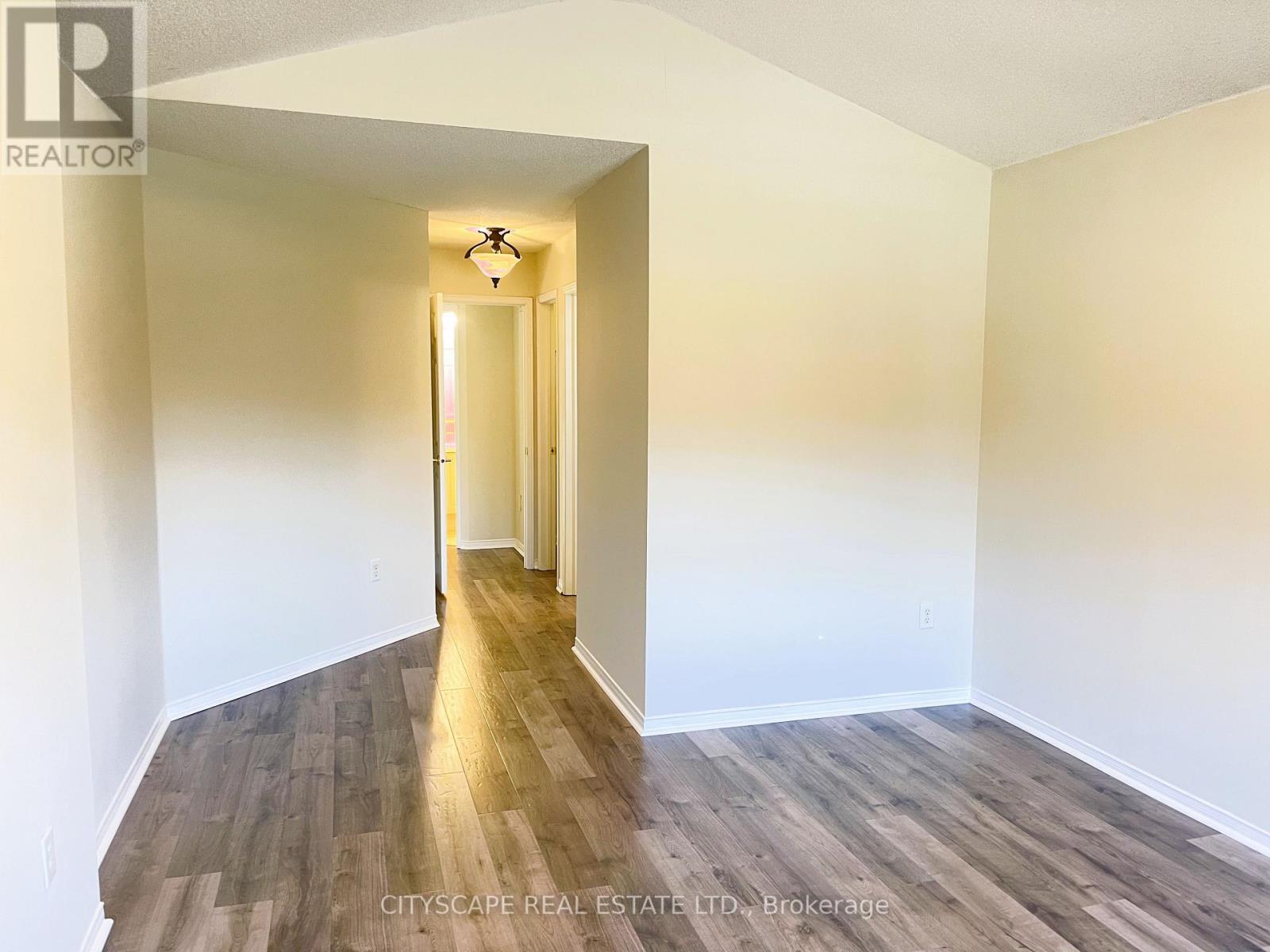 96 SANDRINGHAM DR