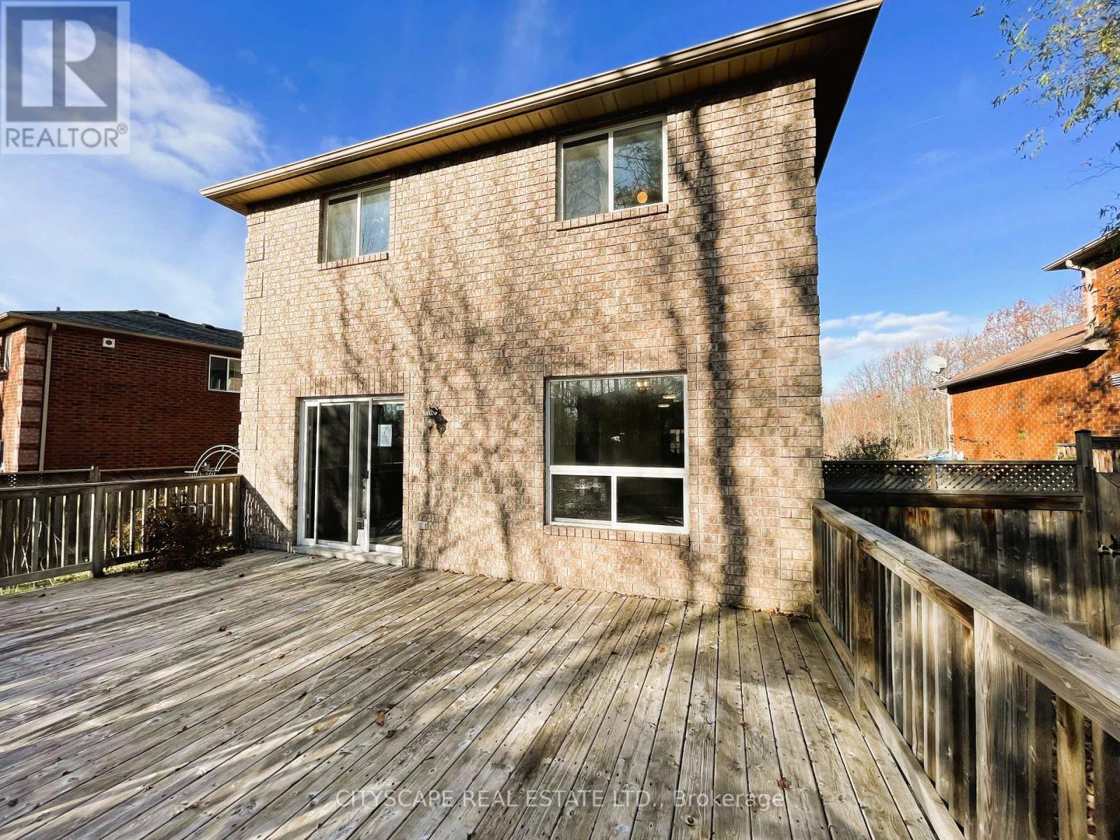 96 SANDRINGHAM DR