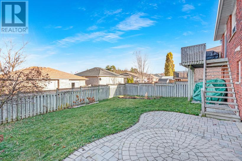 27 BROOKFIELD CRES