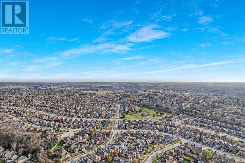 27 BROOKFIELD CRES
