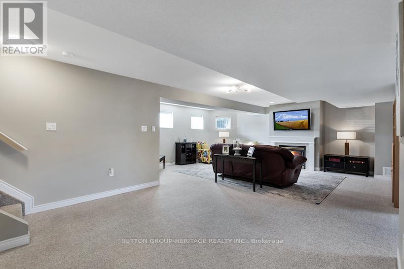 27 BROOKFIELD CRES