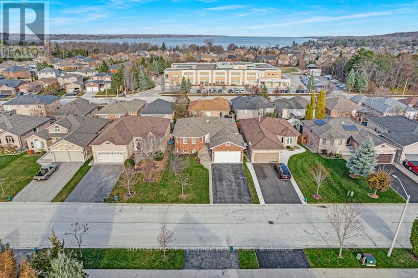 27 BROOKFIELD CRES