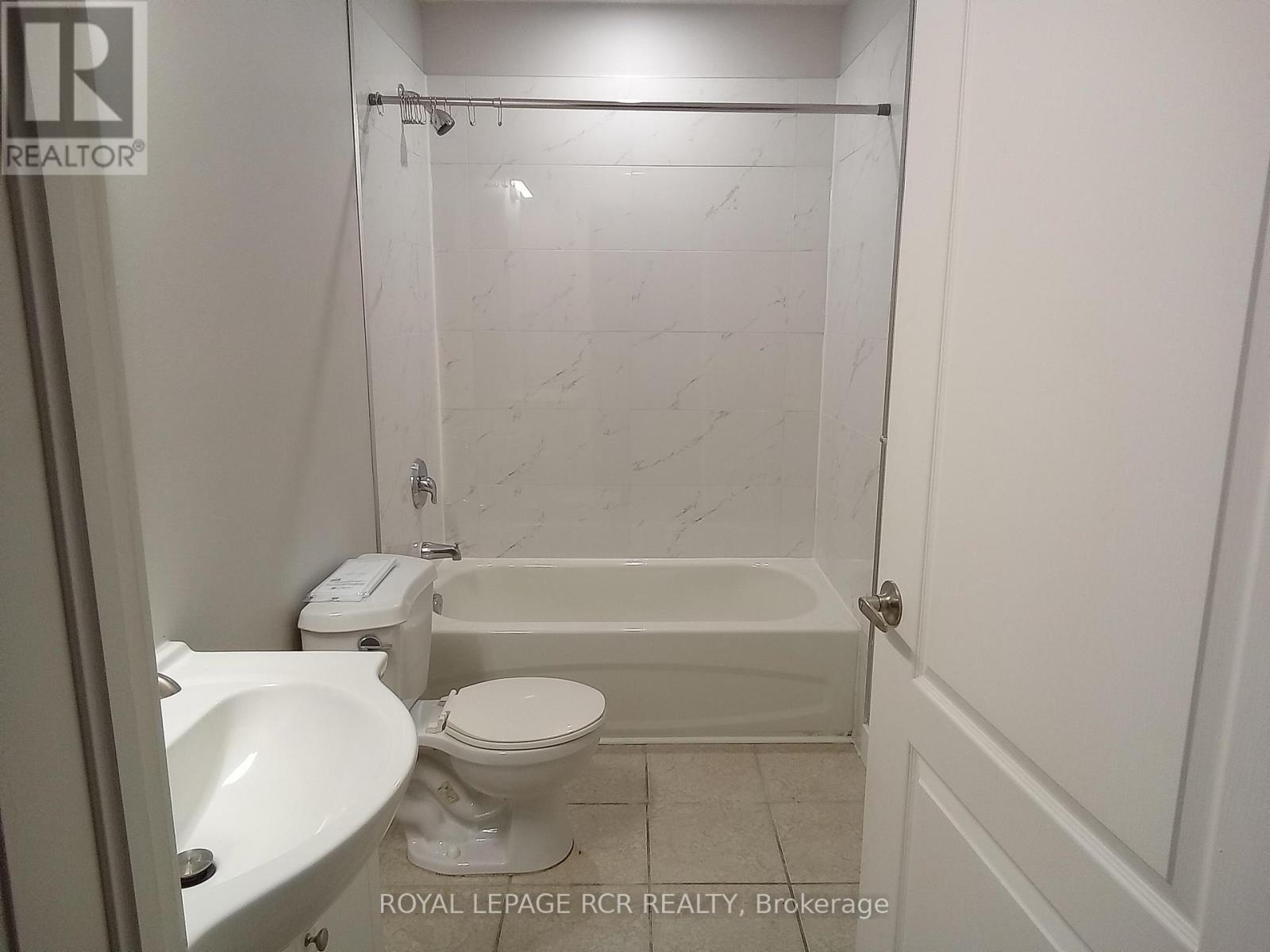 #203 -19 DUNLOP ST, #203