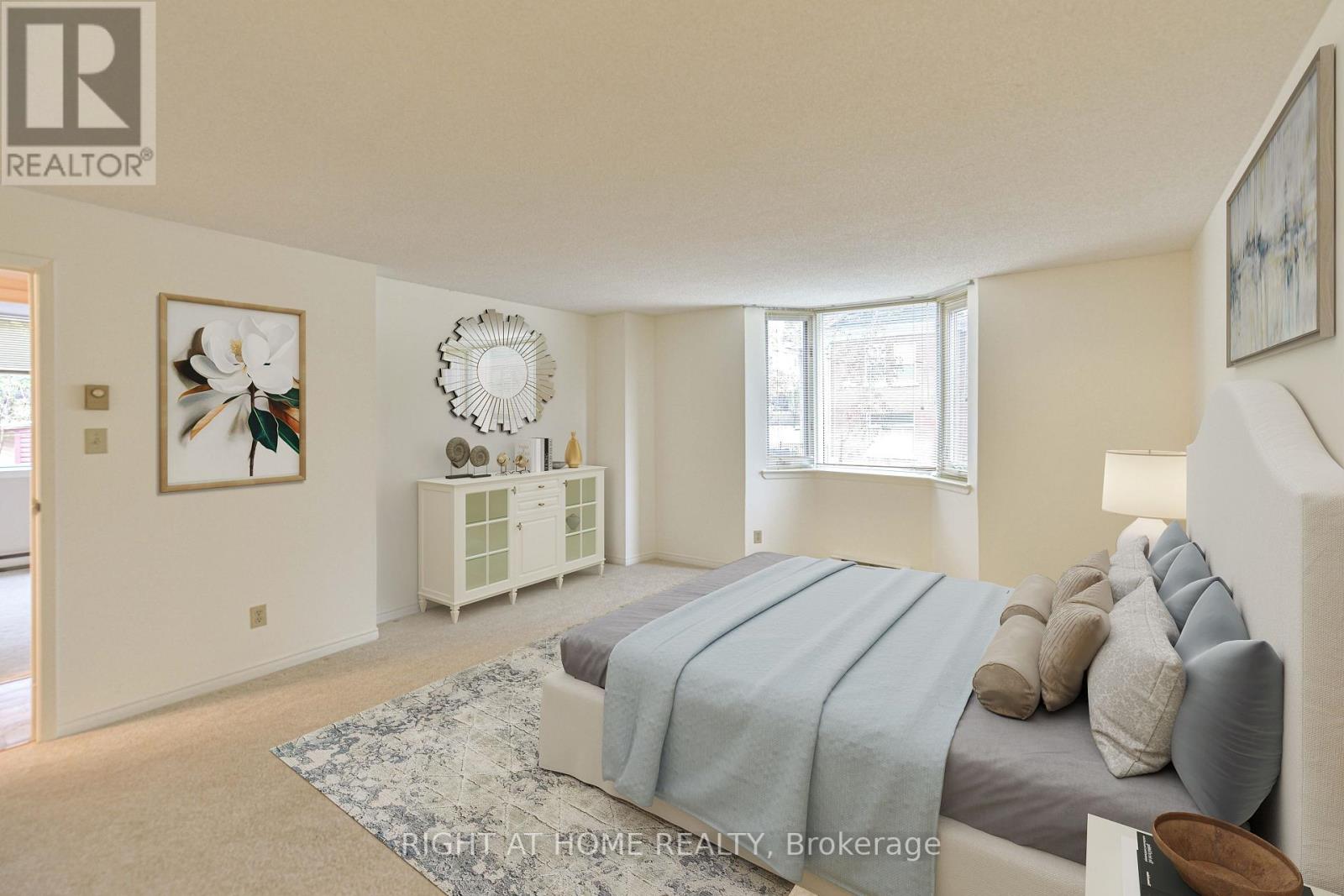 #203 -95 MATCHEDASH ST N, #203