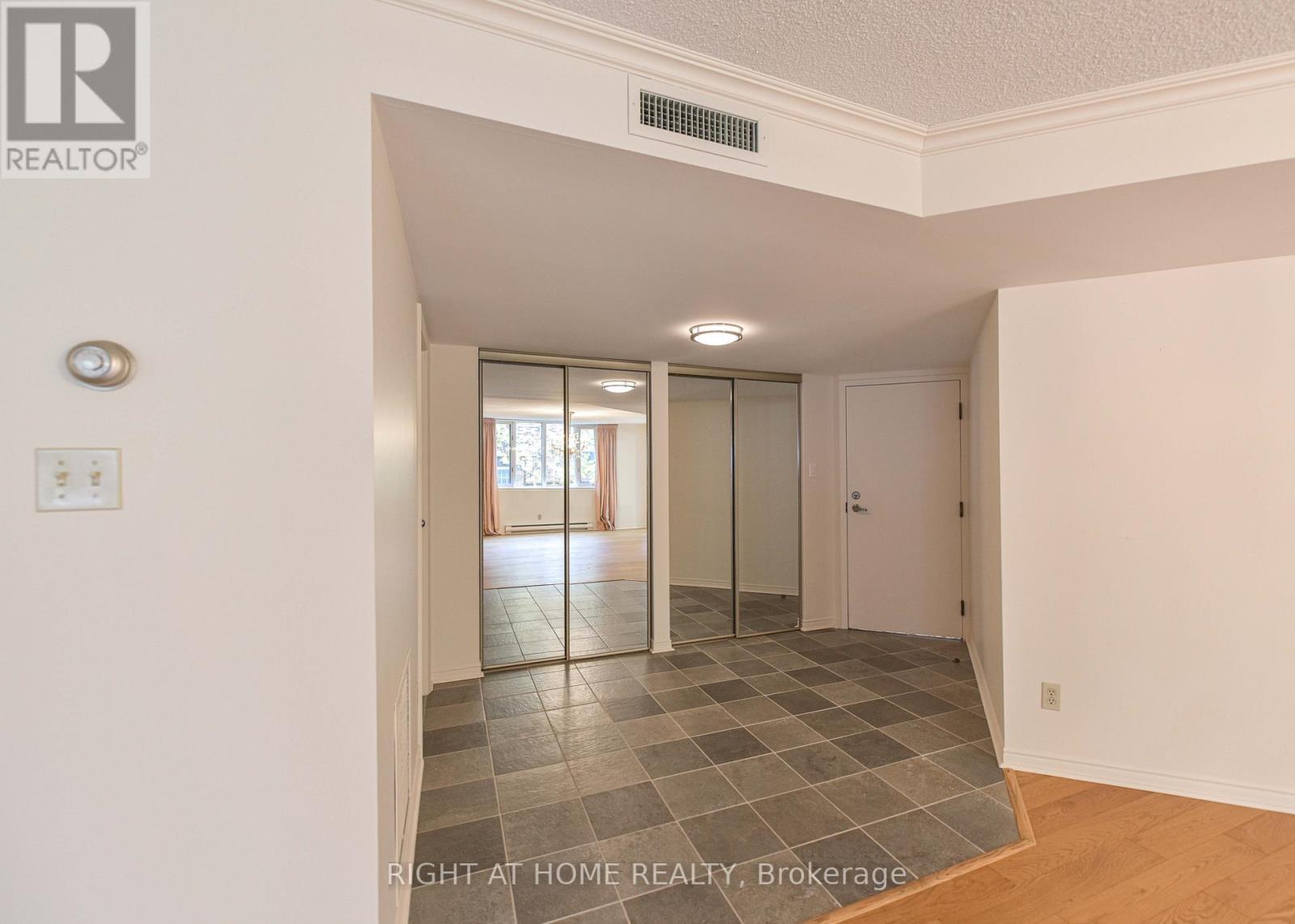 #203 -95 MATCHEDASH ST N, #203