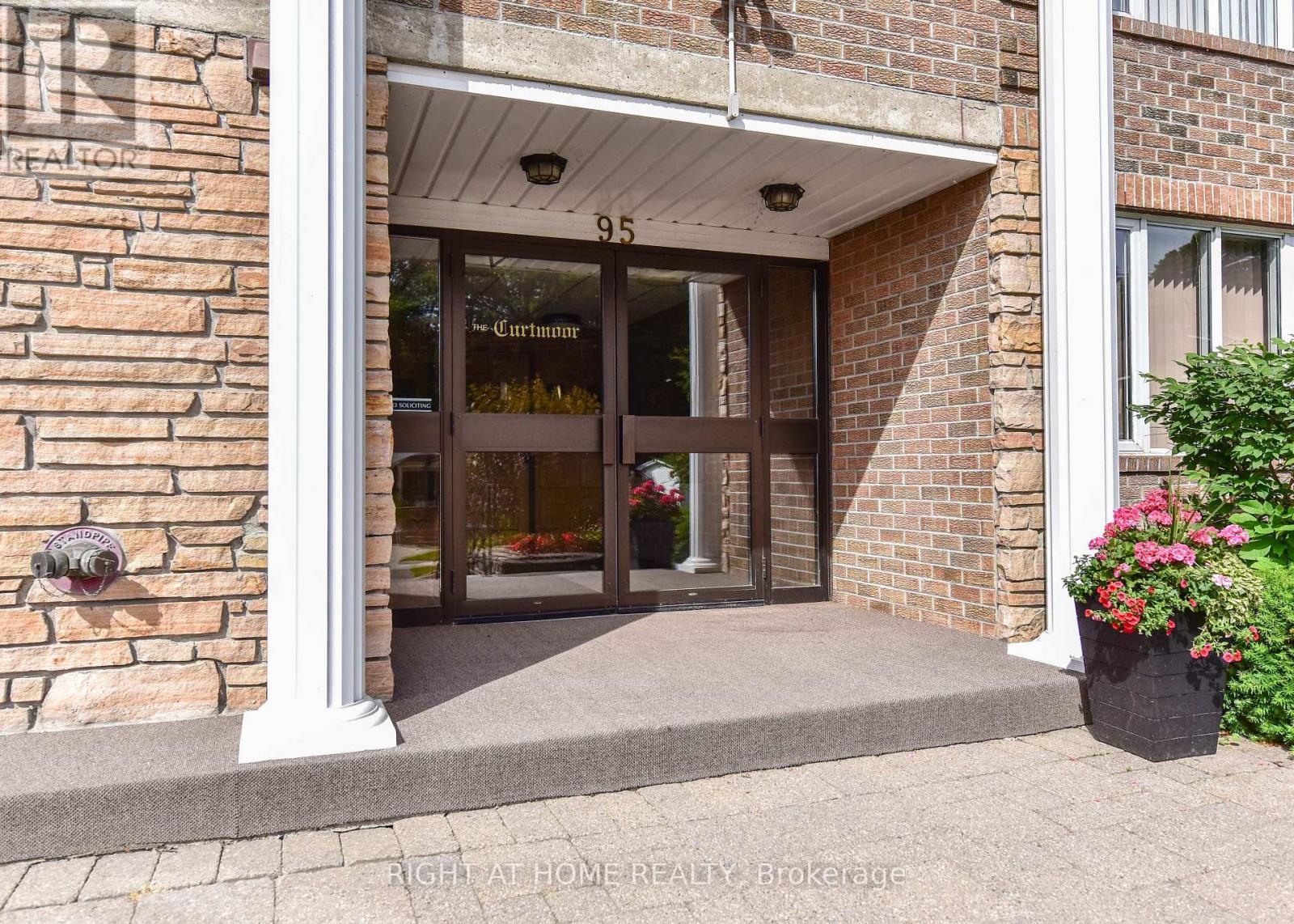 #203 -95 MATCHEDASH ST N, #203