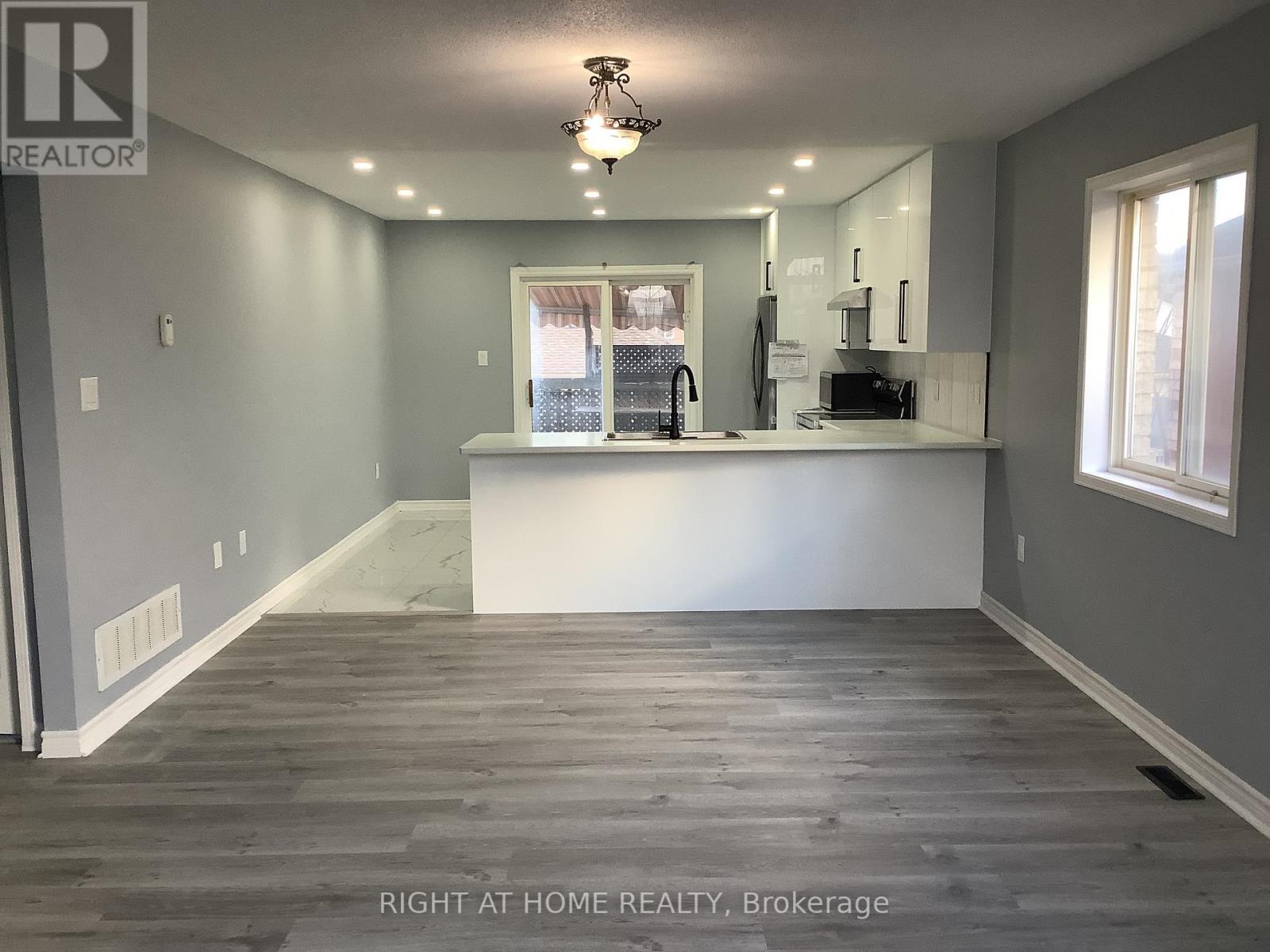 #UPPER -15 ADDISON TR