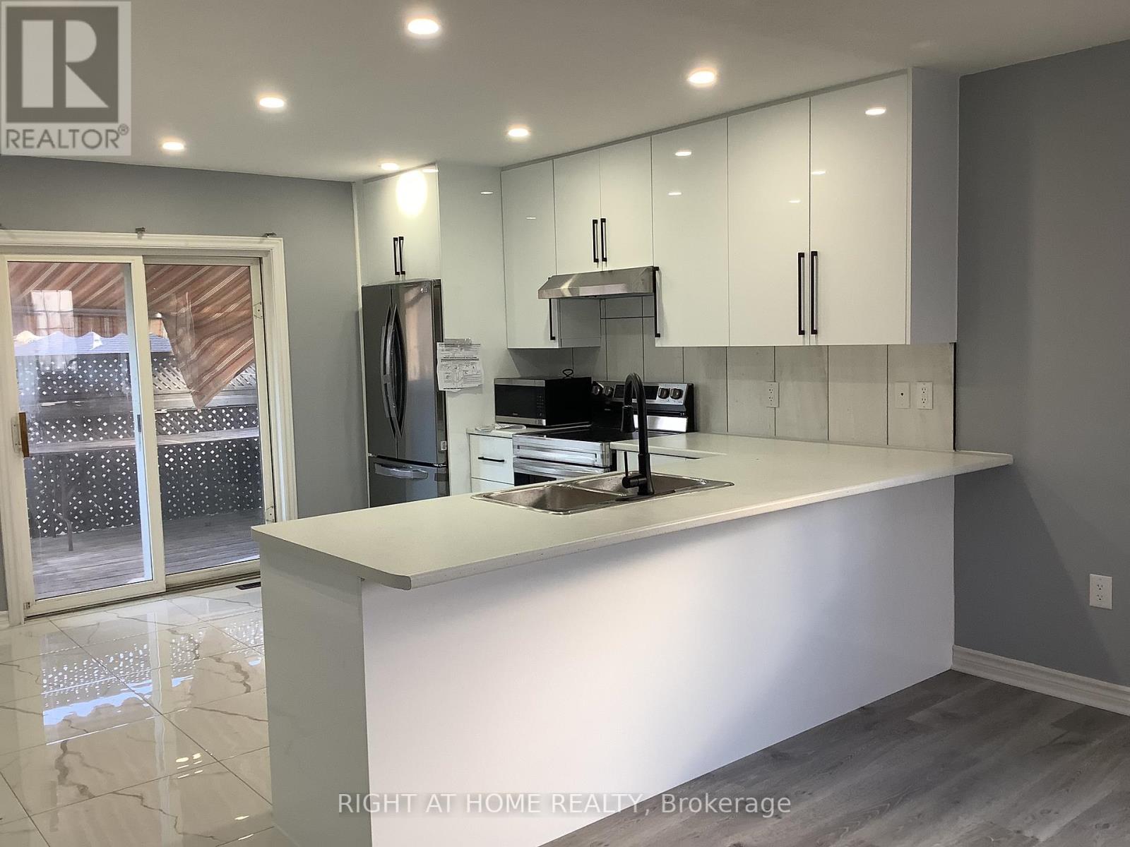 #UPPER -15 ADDISON TR