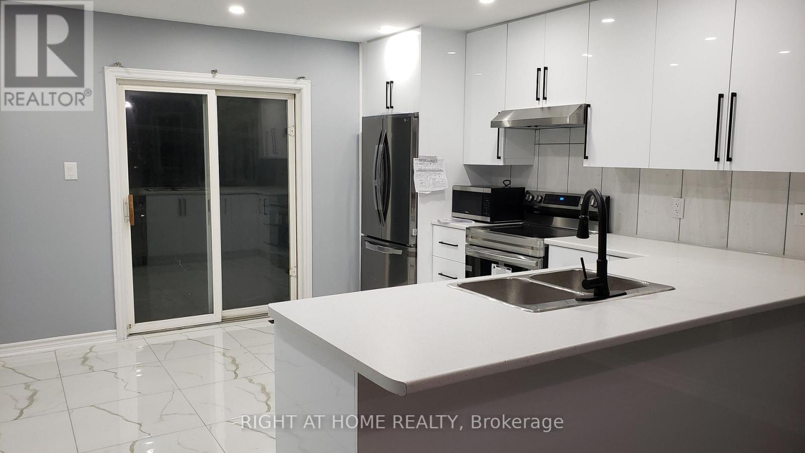 #UPPER -15 ADDISON TR