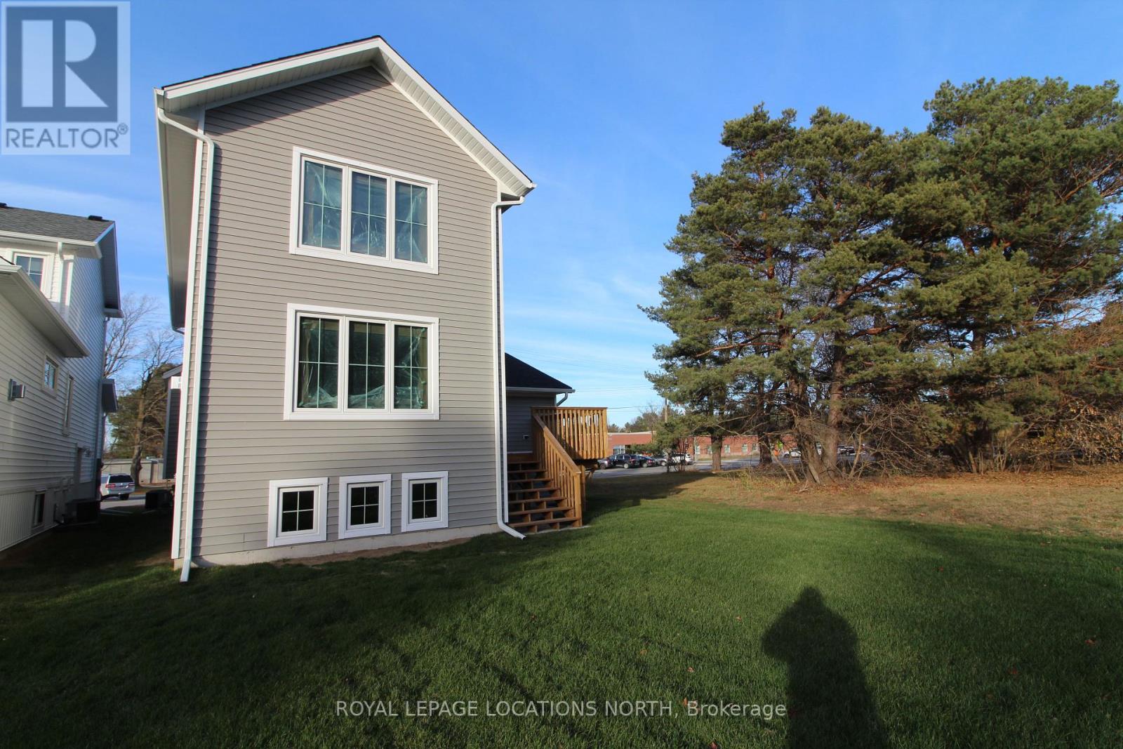 11 LOCKE AVE