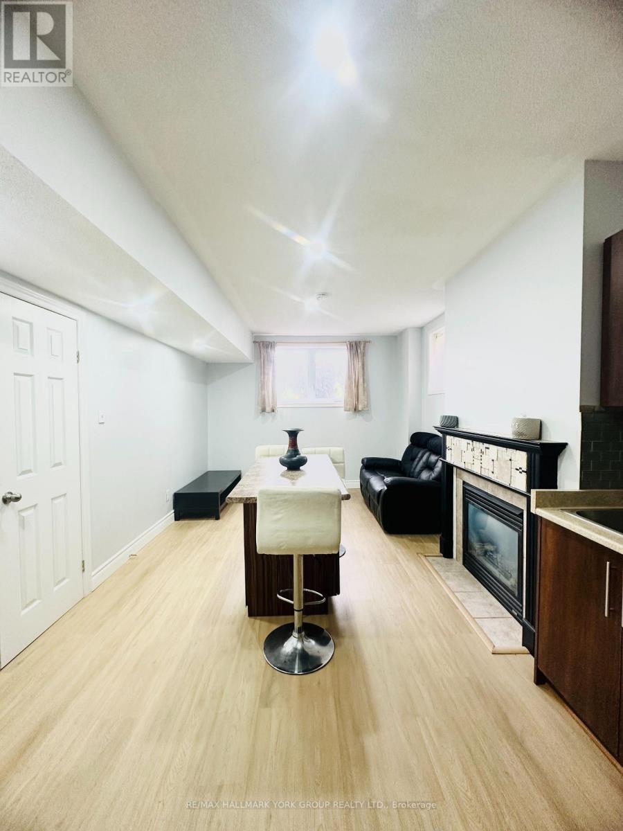 #LOWER -135 CHELTENHAM RD, #Lower