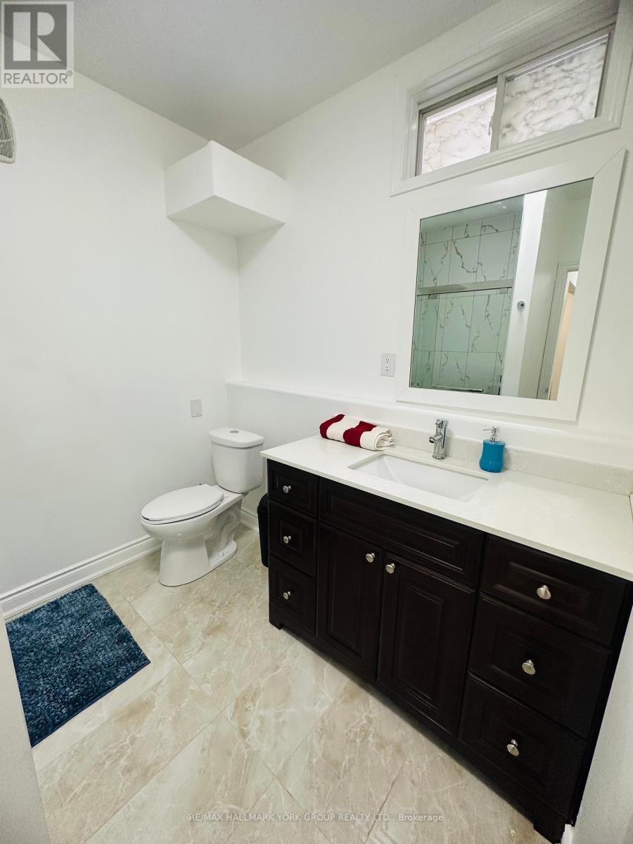 #LOWER -135 CHELTENHAM RD, #Lower
