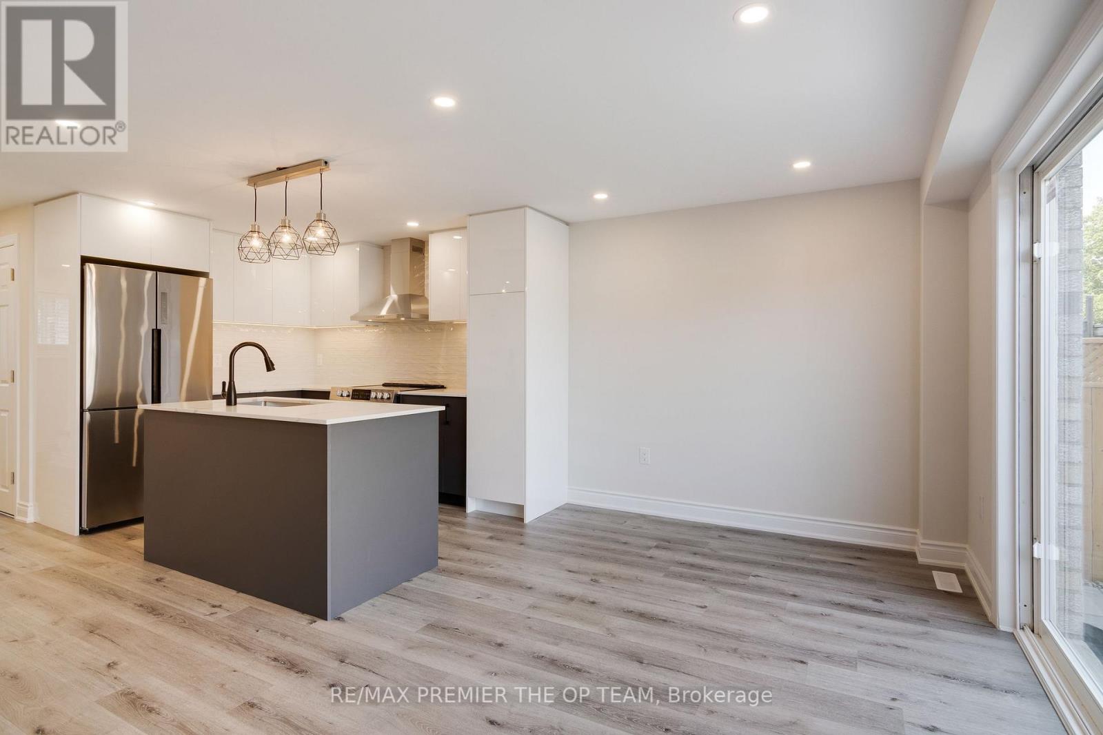 250 DUNSMORE LANE