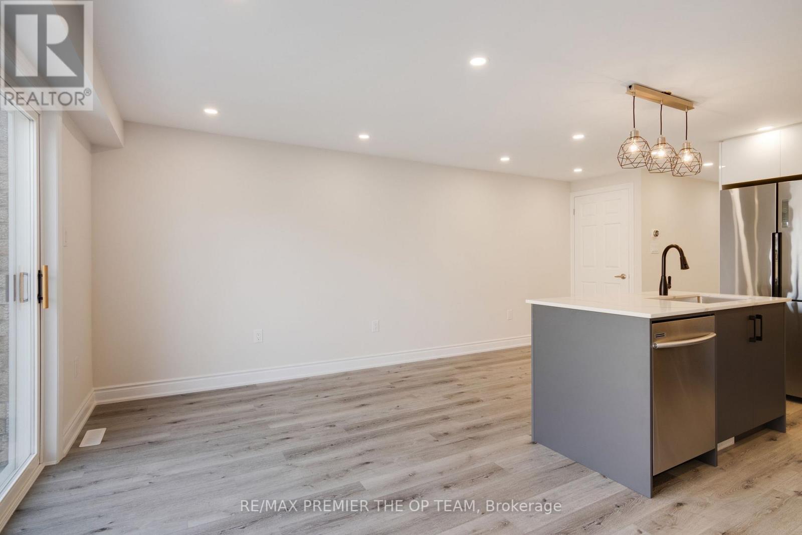 250 DUNSMORE LANE
