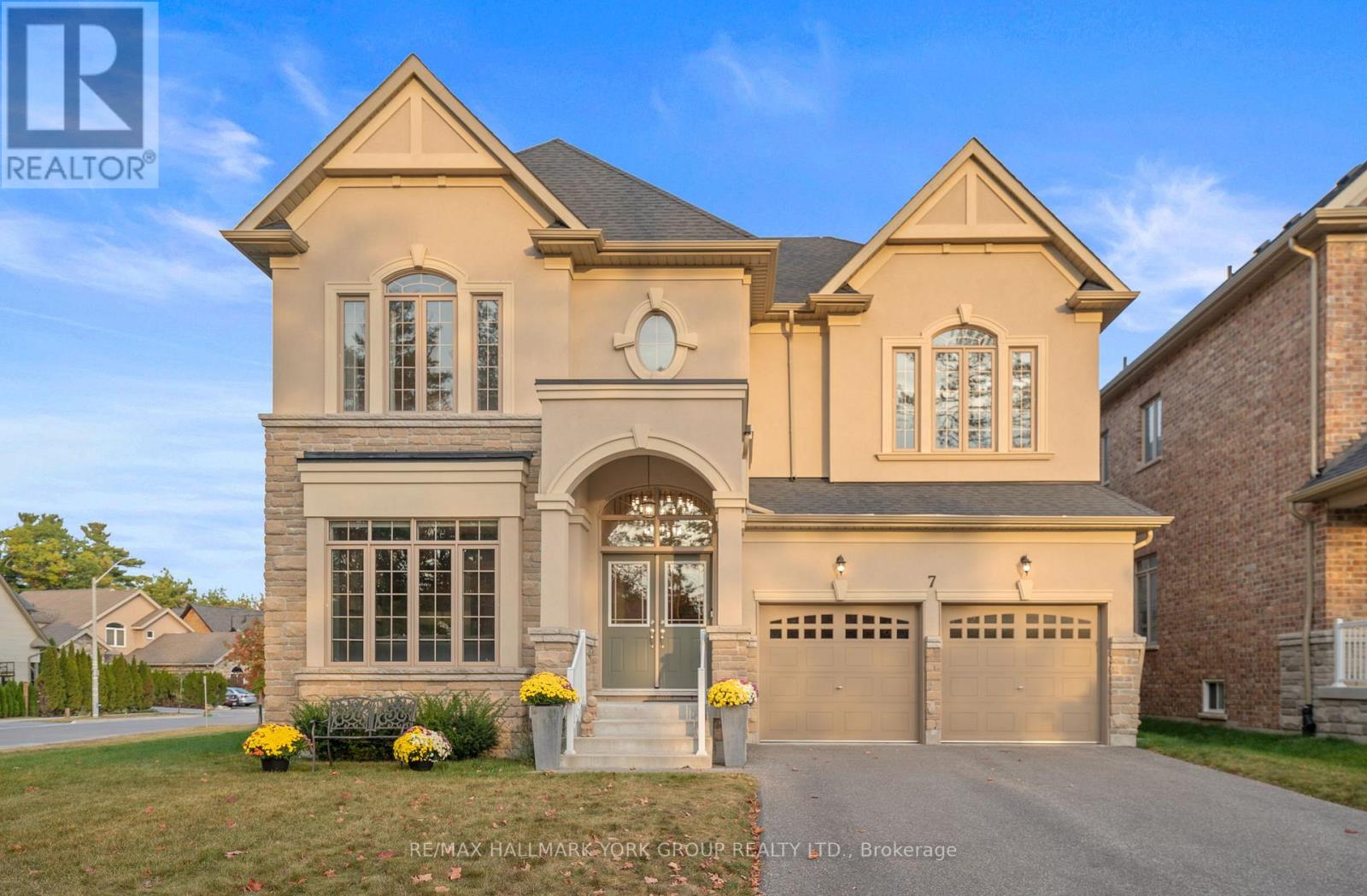7 CAPPS DR