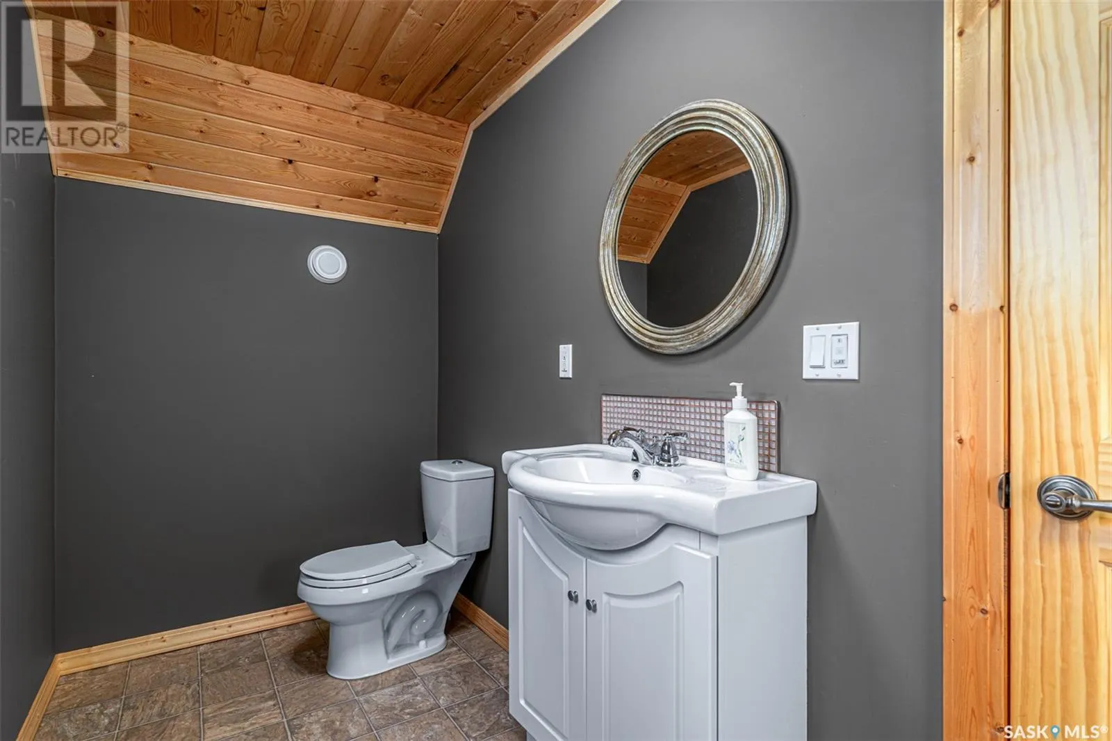 6 Joanette DRIVE