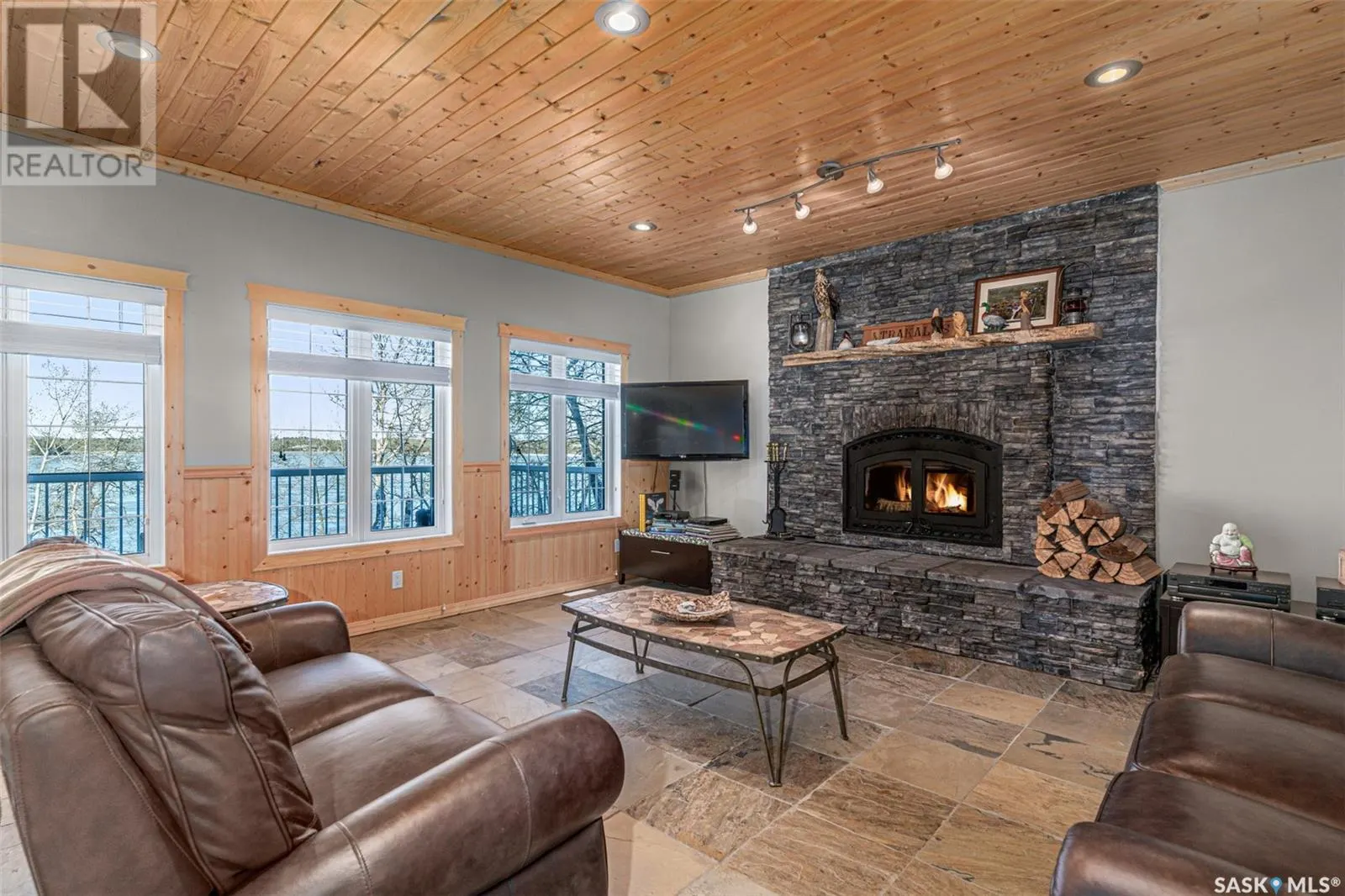 6 Joanette DRIVE