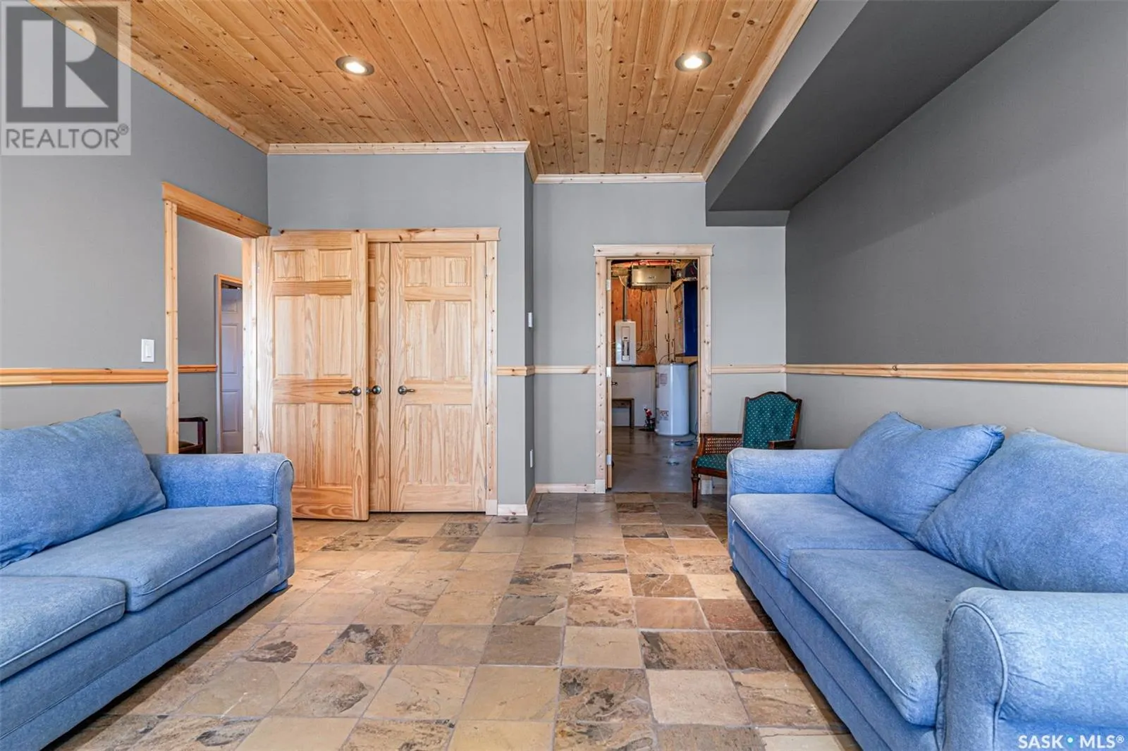 6 Joanette DRIVE