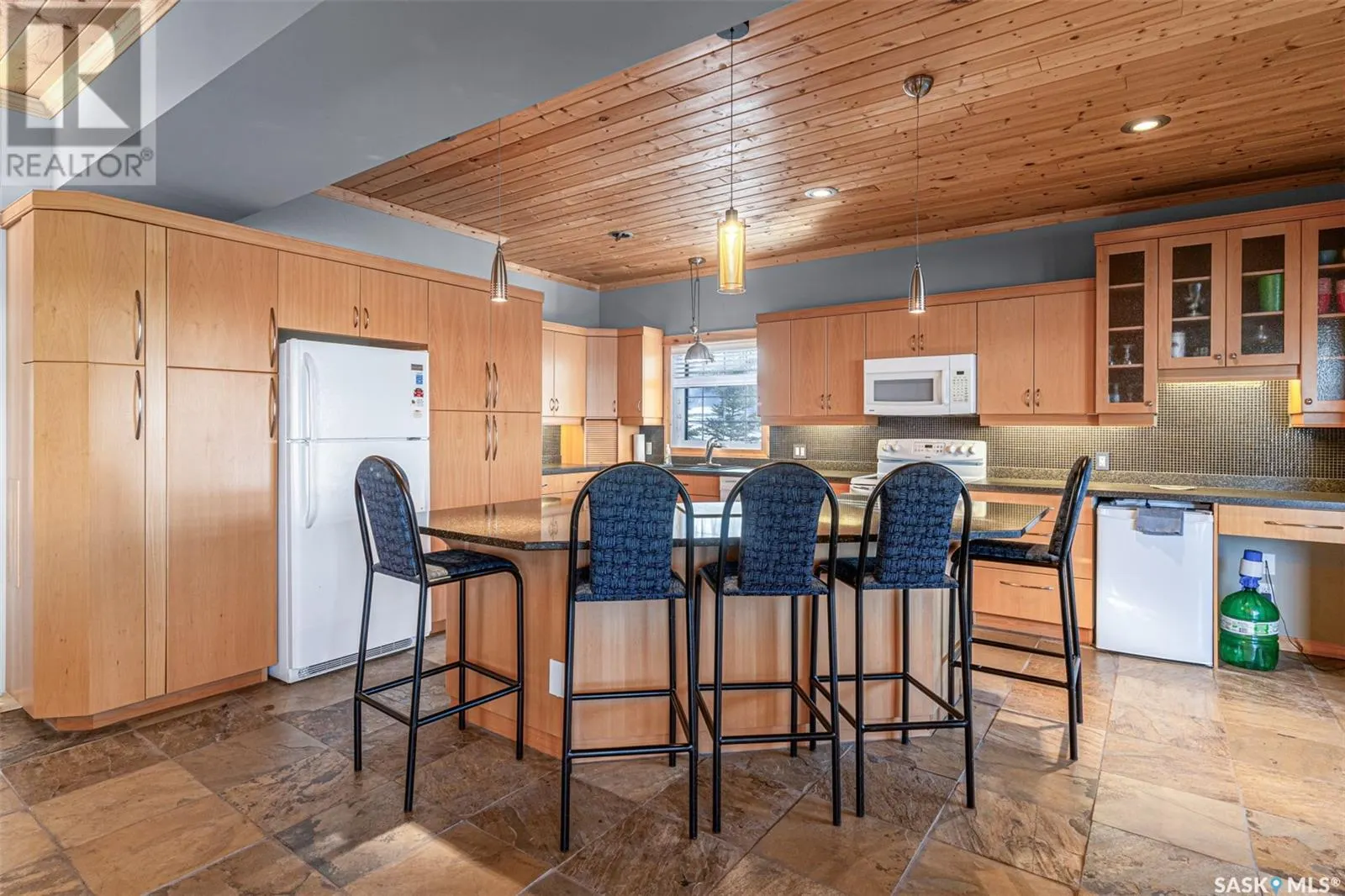 6 Joanette DRIVE