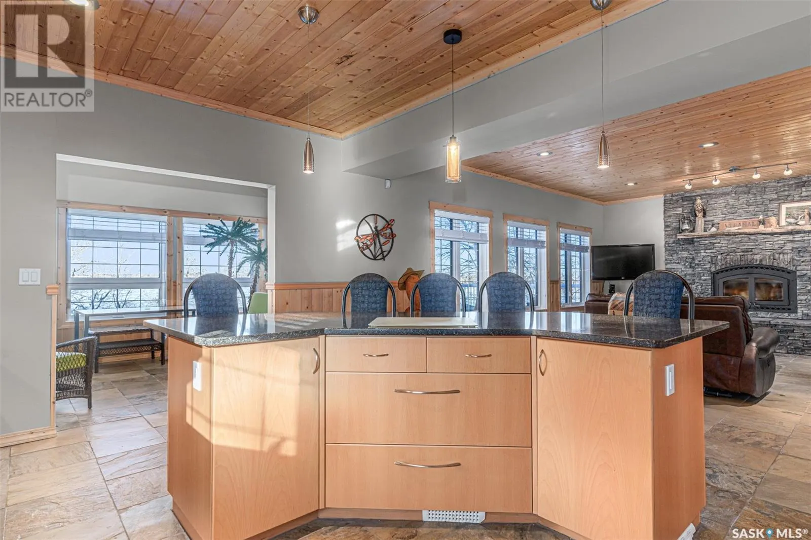6 Joanette DRIVE