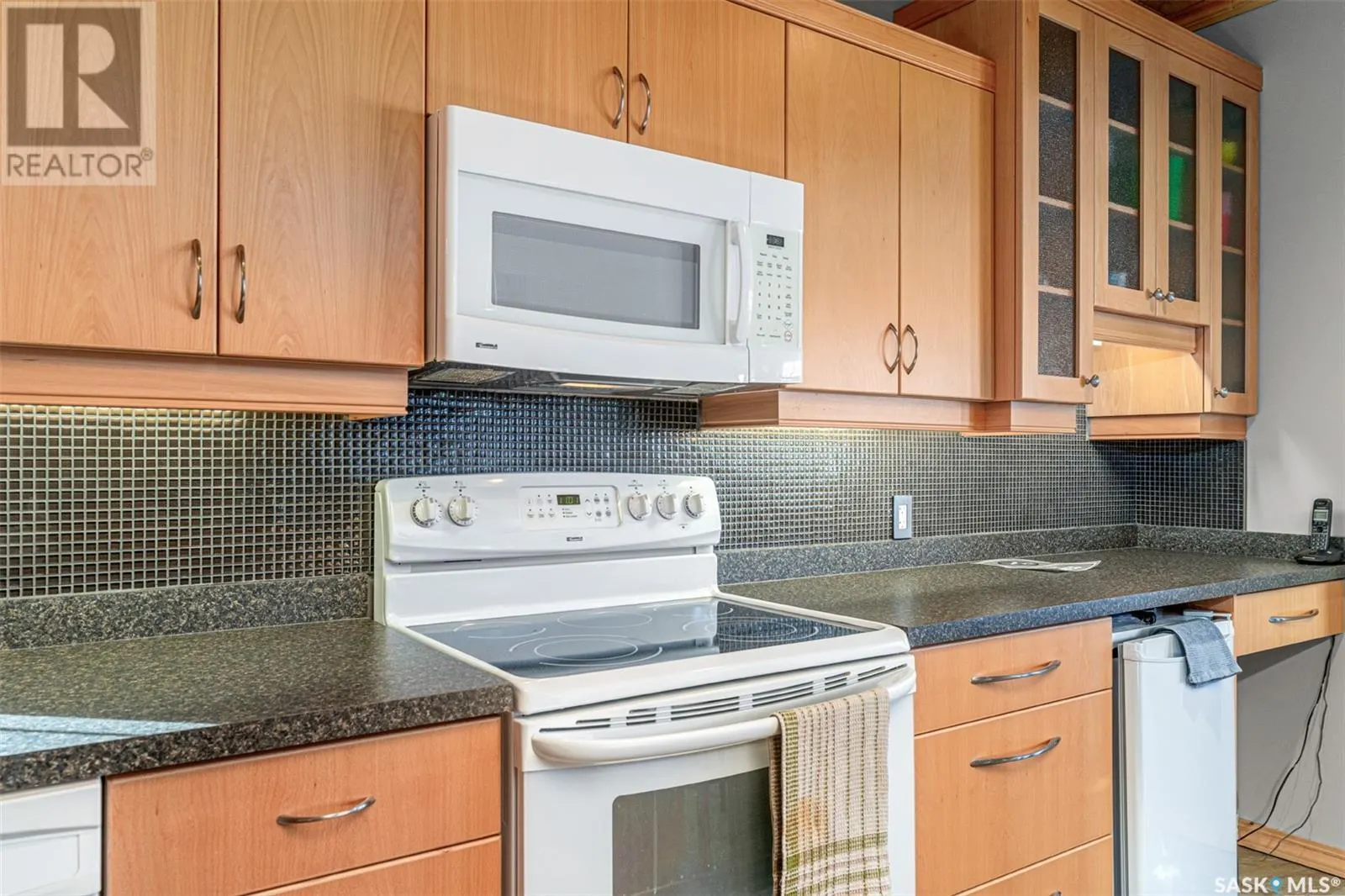 6 Joanette DRIVE