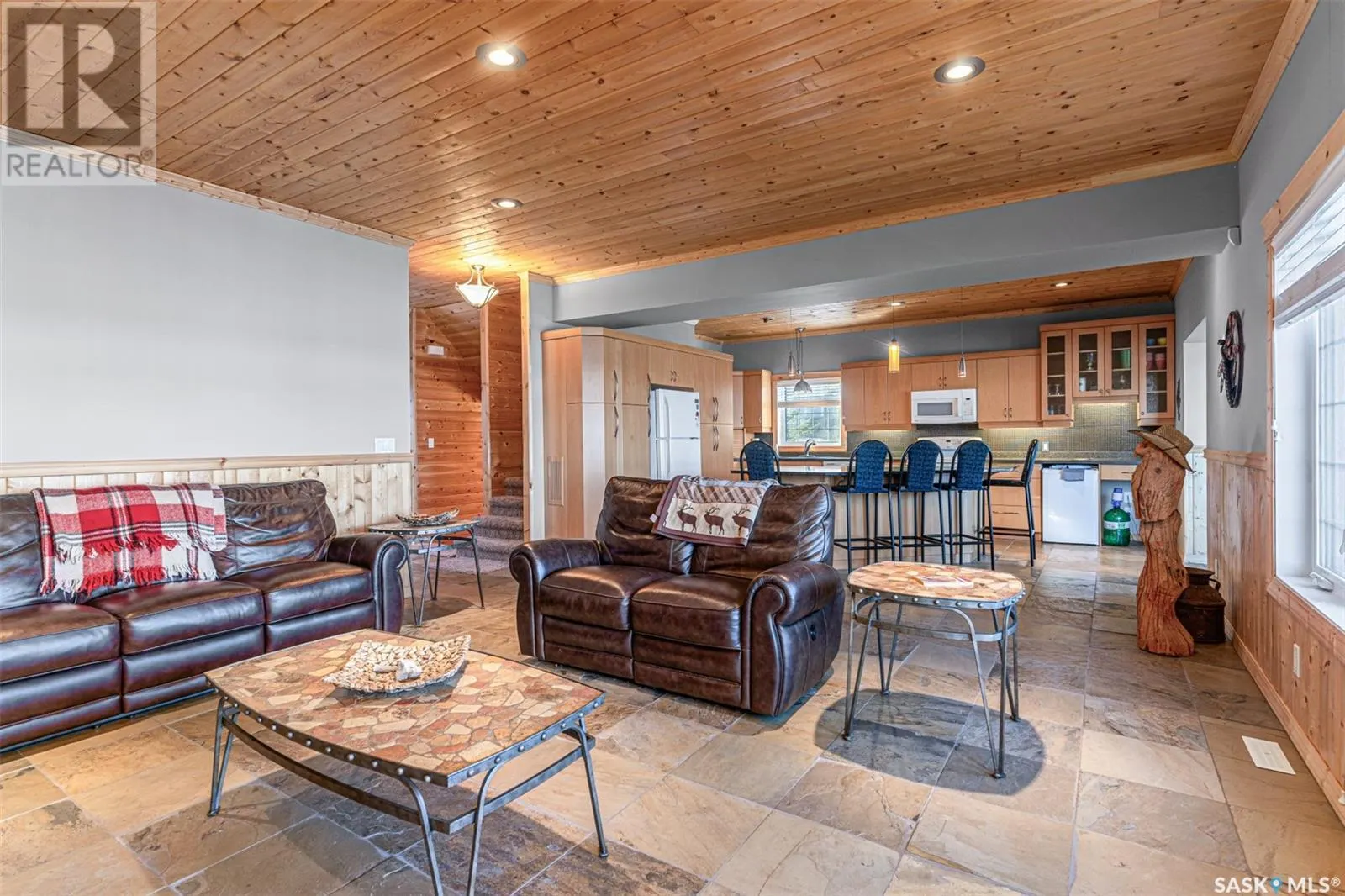 6 Joanette DRIVE