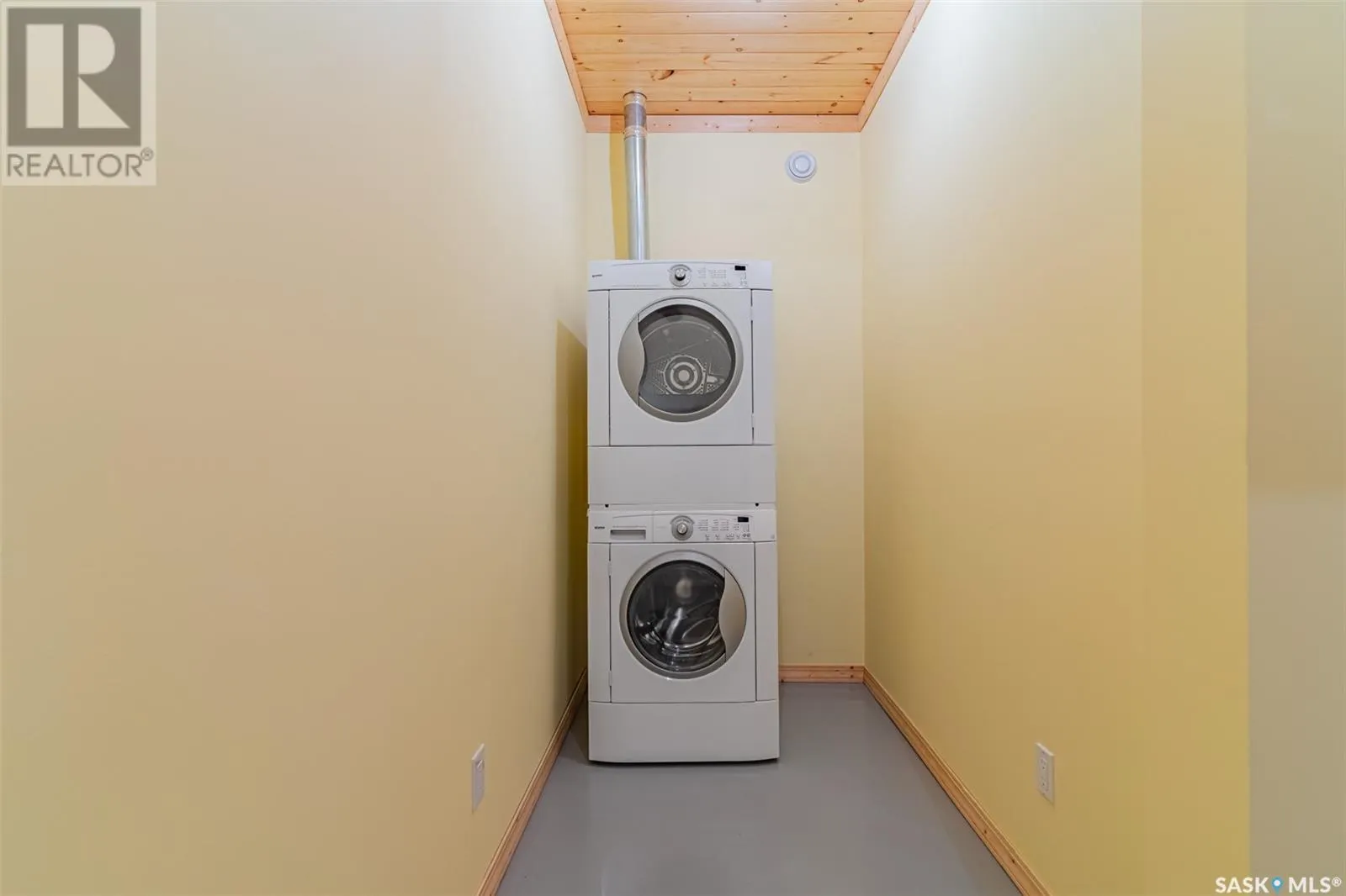6 Joanette DRIVE