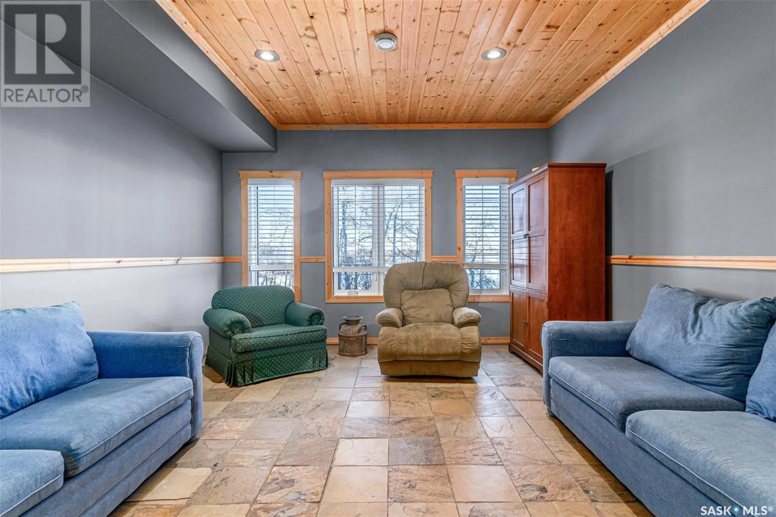 6 Joanette DRIVE