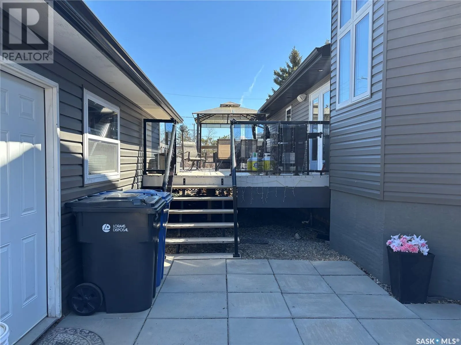 802 Chickney AVENUE