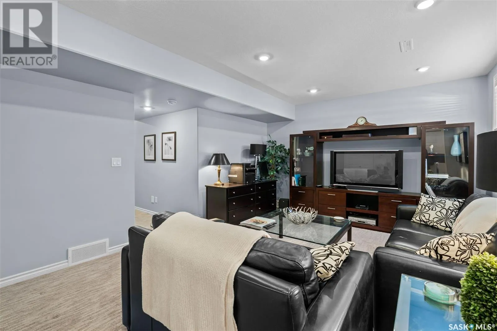 54 115 Veltkamp CRESCENT