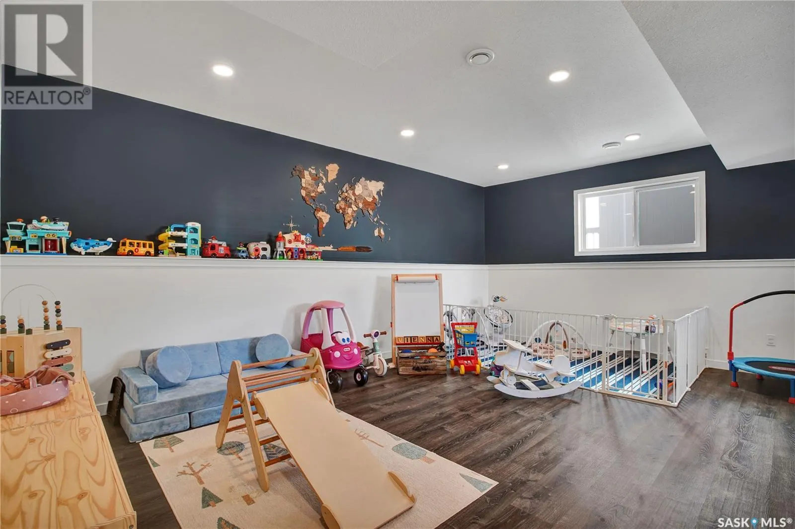 709 Scott CRESCENT
