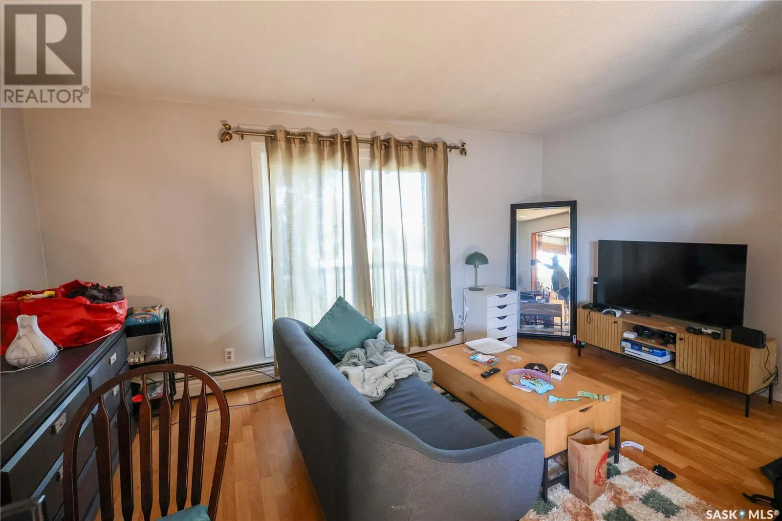 533 27th STREET E