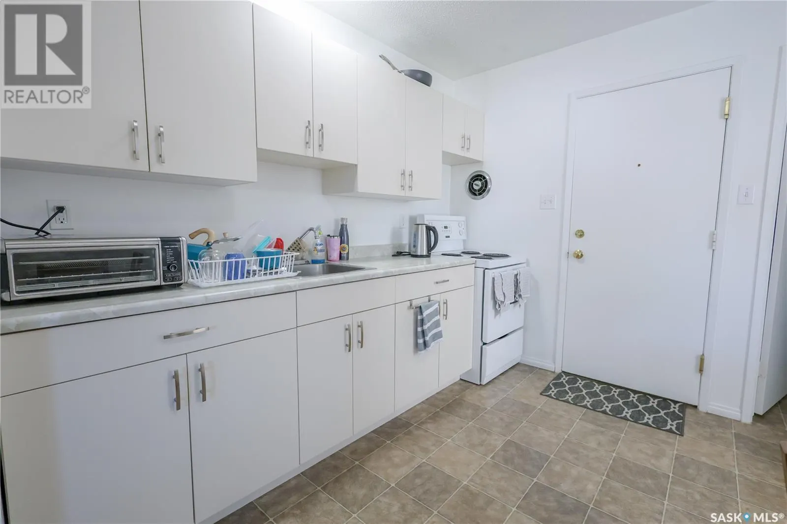 533 27th STREET E