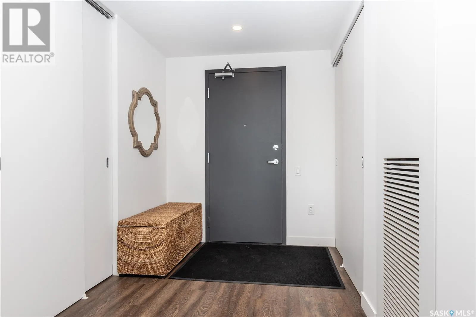 1904 490 2nd AVENUE S
