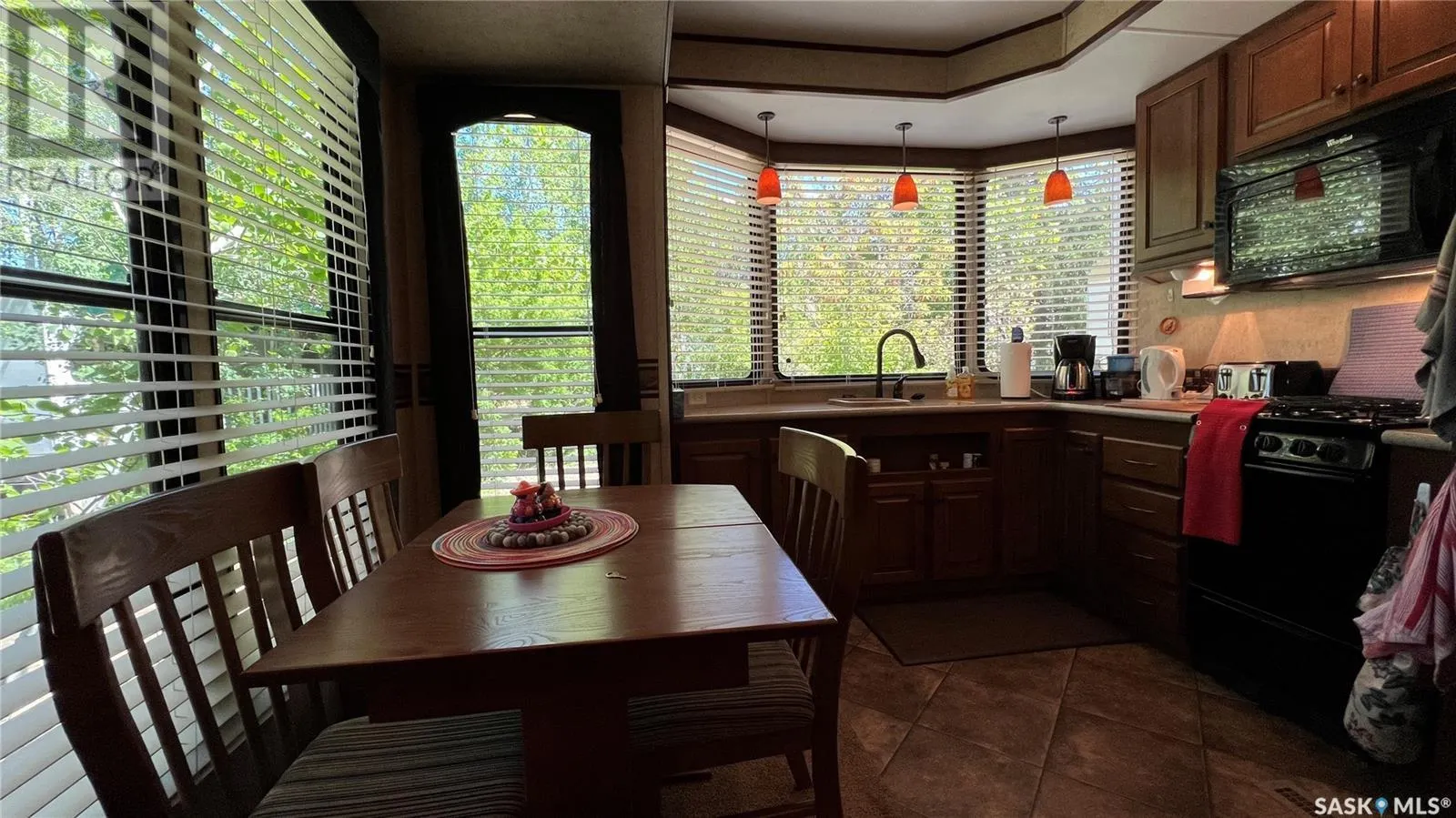 29 Poplar Beach RV RESORT Wakaw Lake
