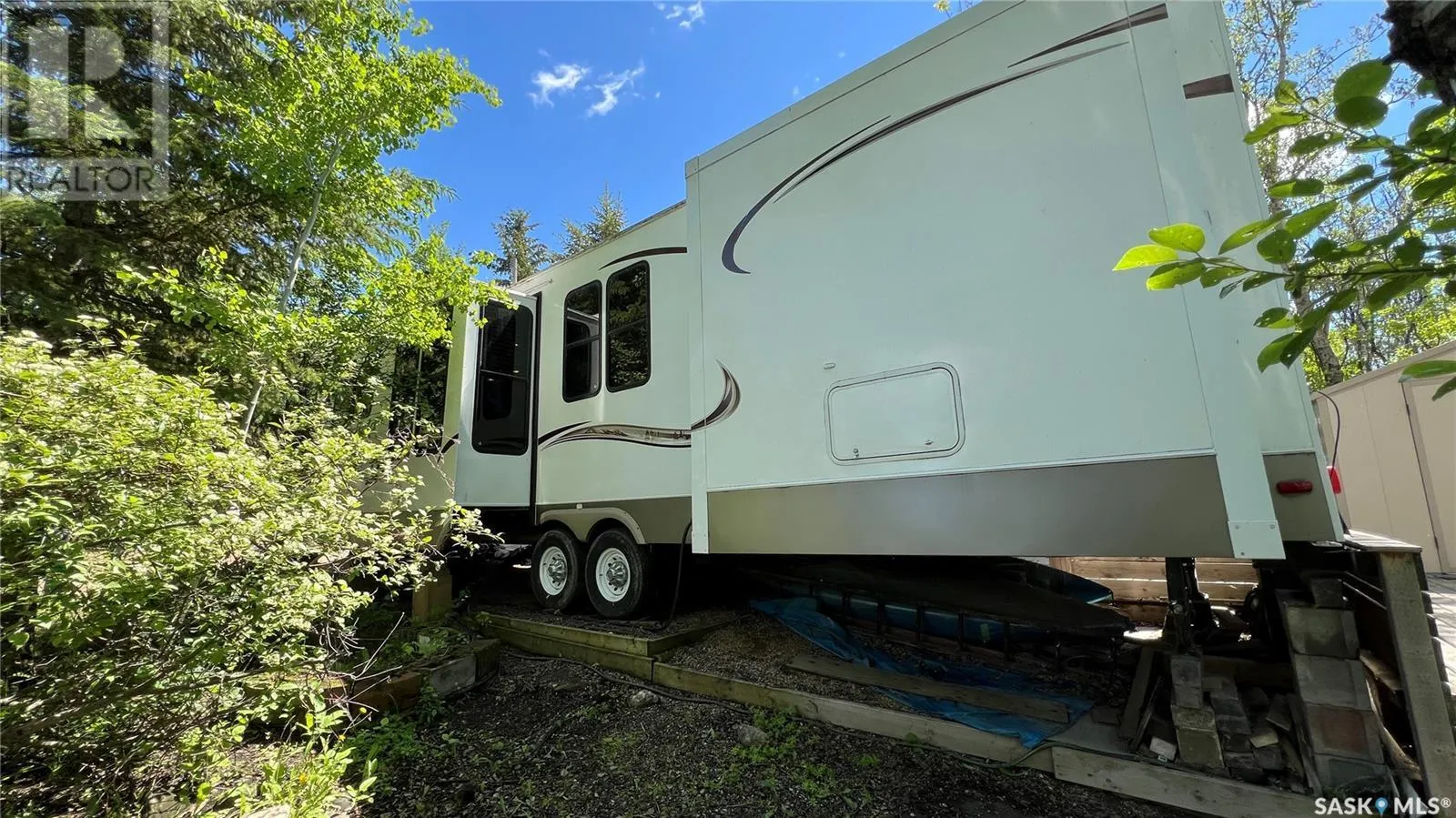 29 Poplar Beach RV RESORT Wakaw Lake