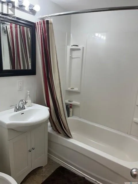 304 1st STREET W