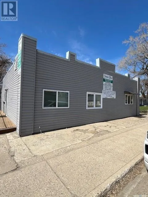 304 1st STREET W
