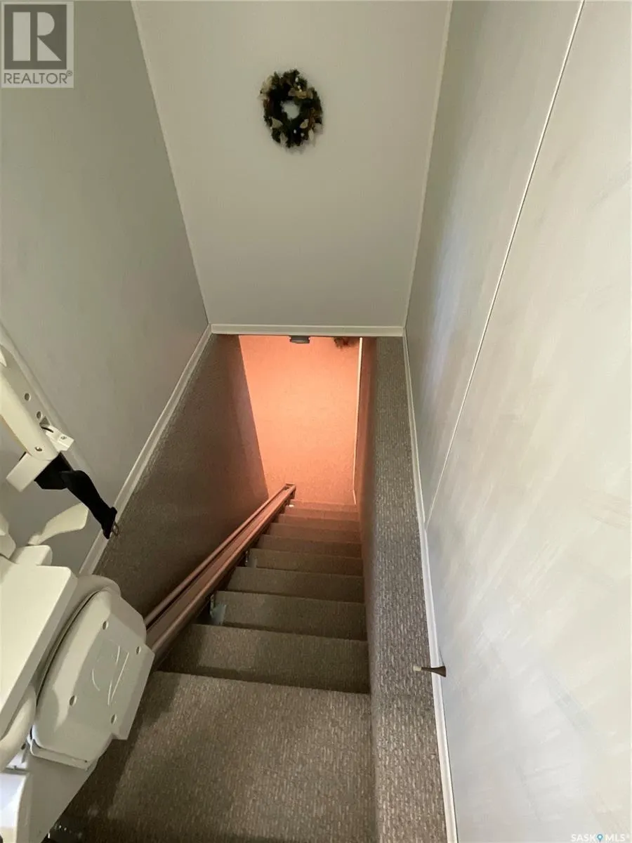412 2nd STREET N