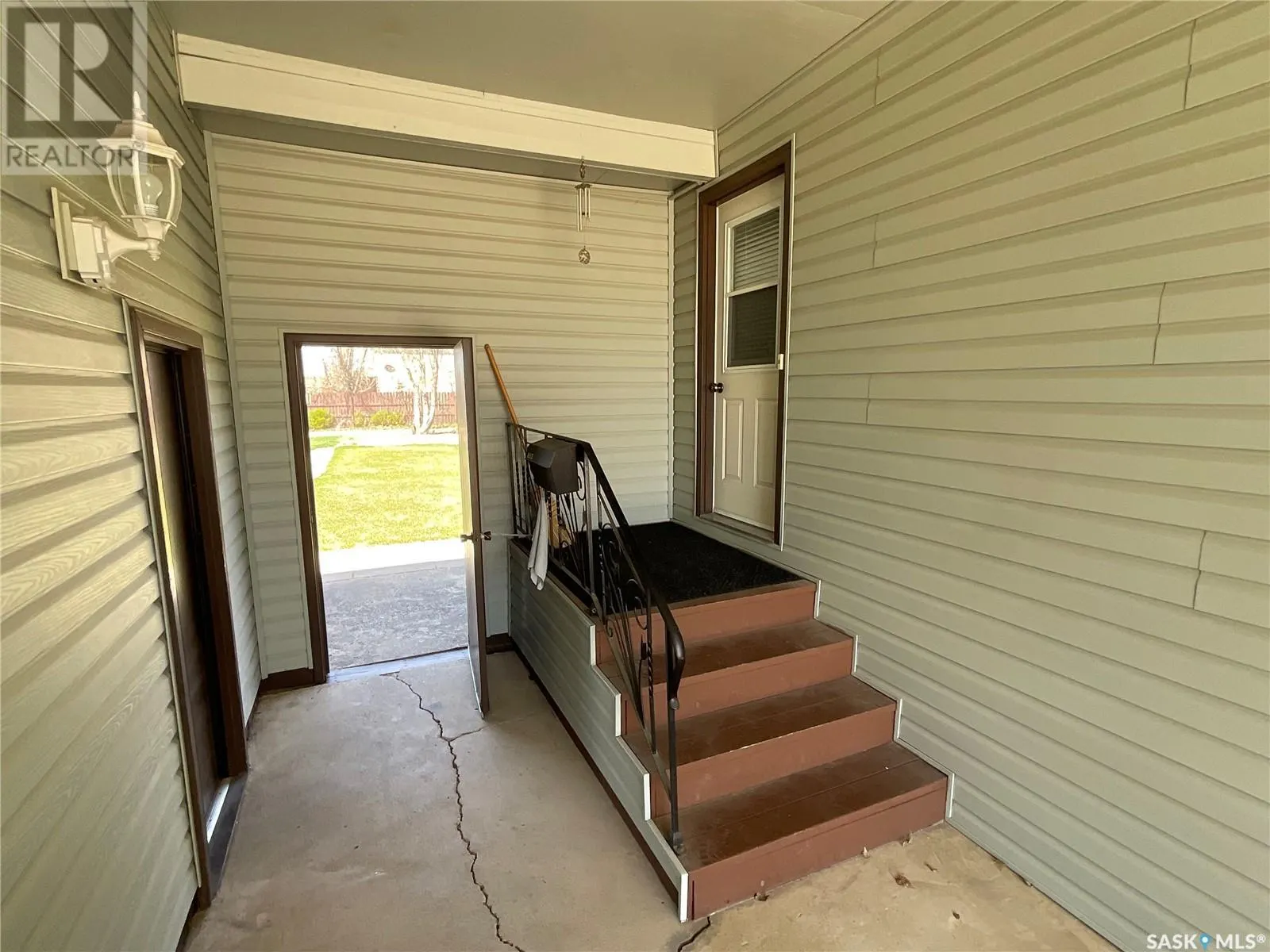412 2nd STREET N