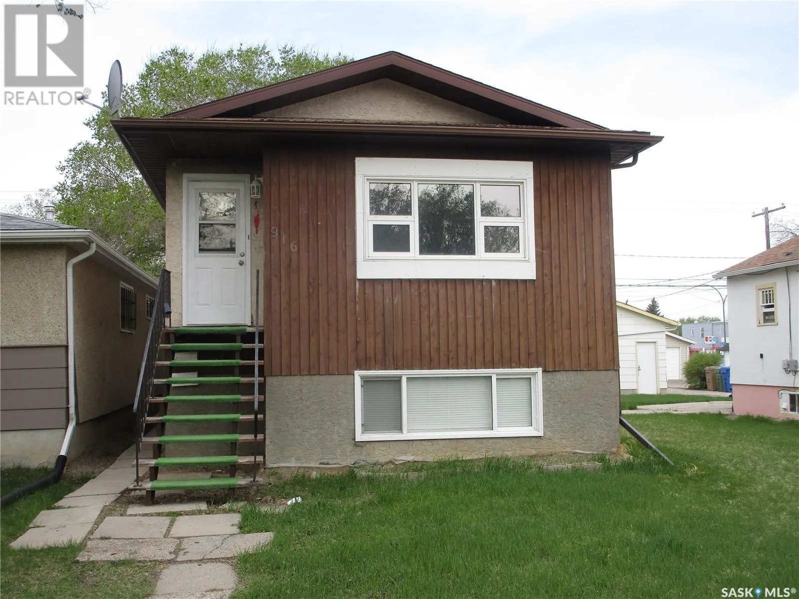 916 Rae STREET