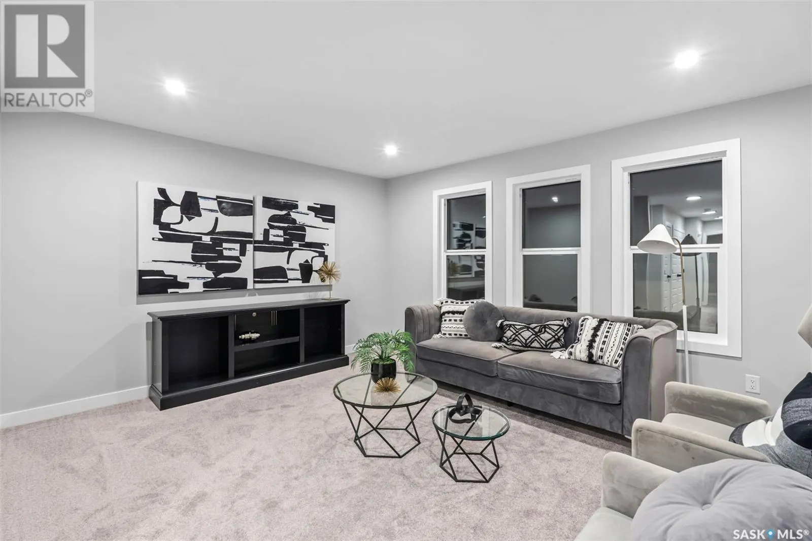 943 Traeger MANOR
