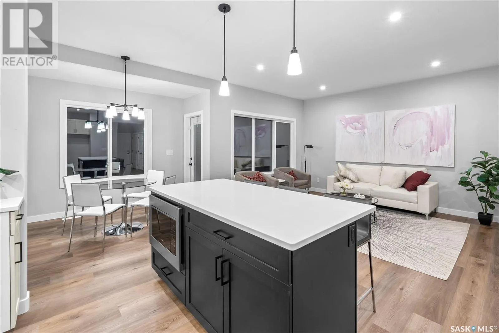943 Traeger MANOR