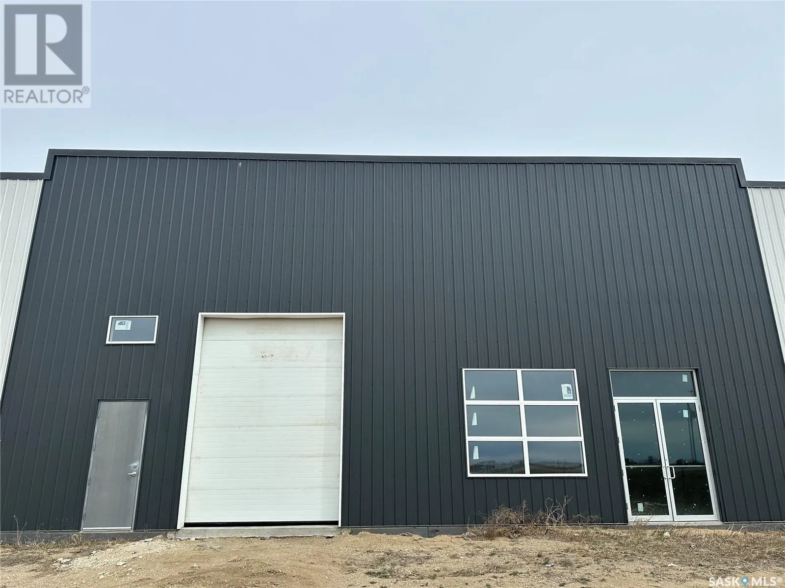 2&3 213 Service ROAD W