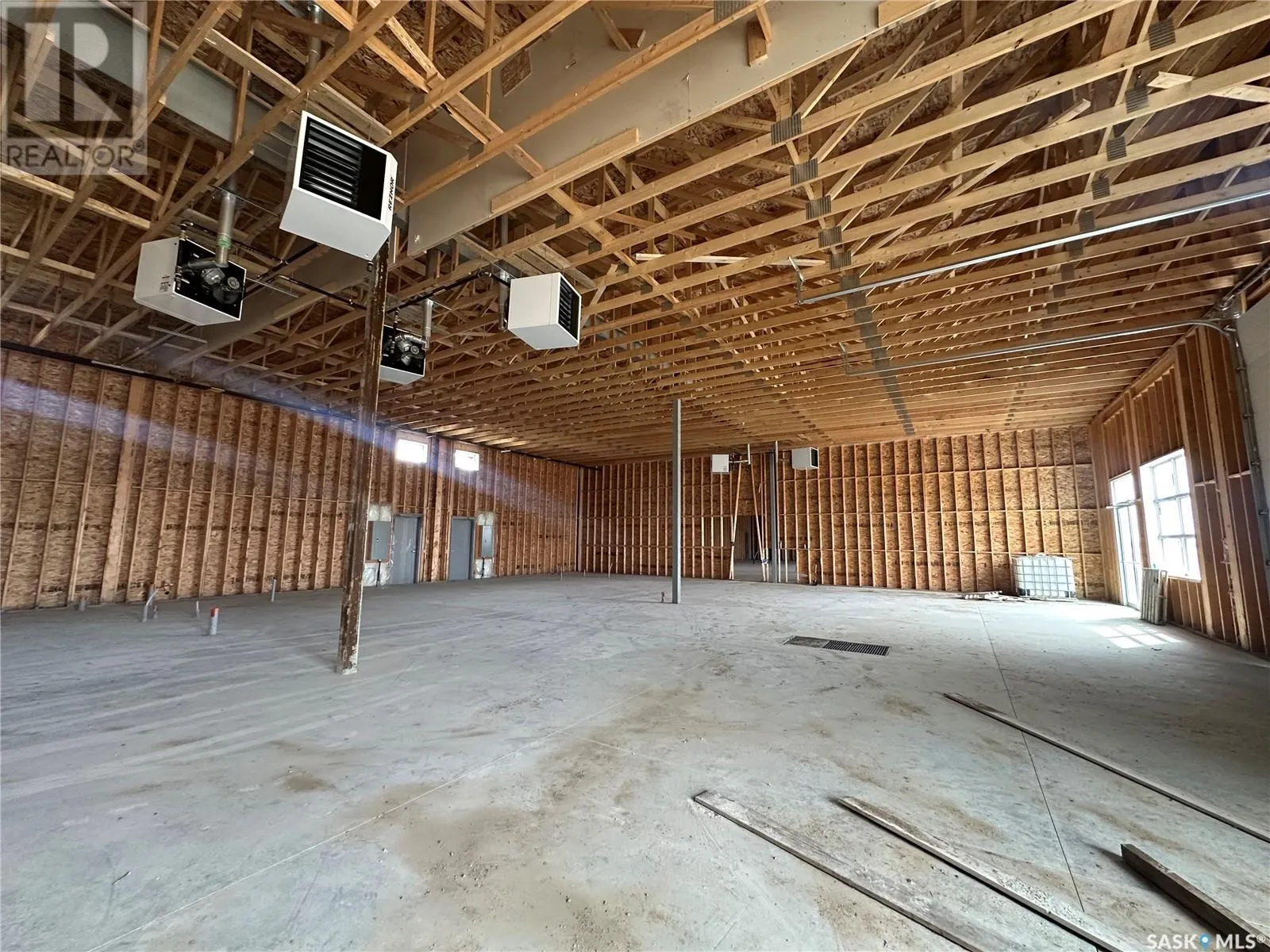 2&3 213 Service ROAD W