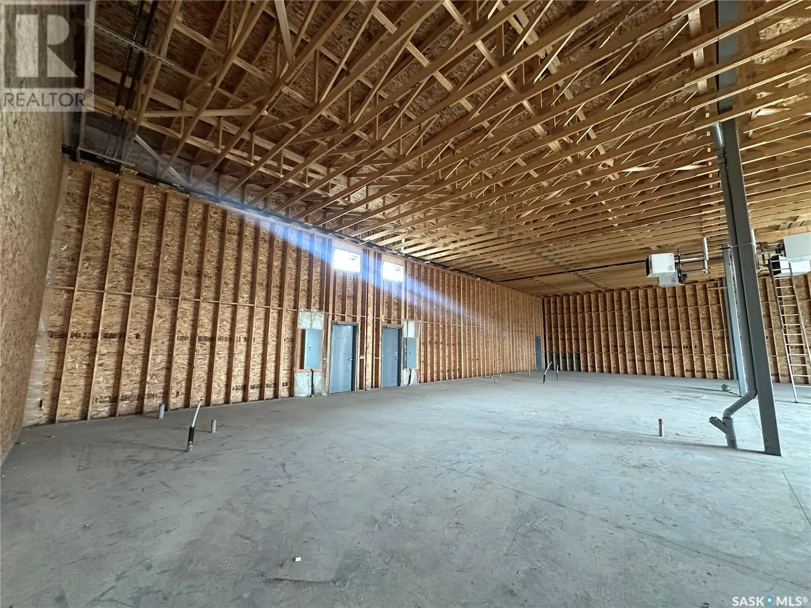 2&3 213 Service ROAD W